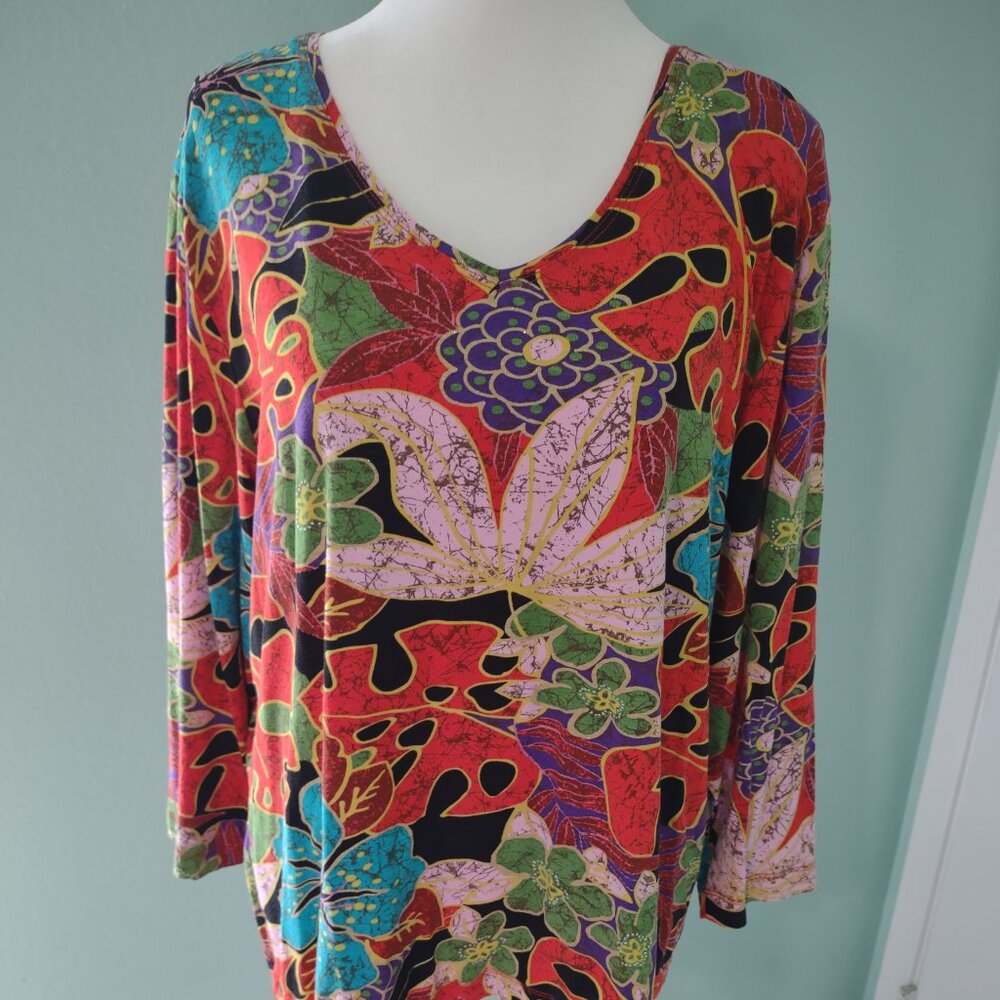 Chico's Vibrant floral patterned Shirt. Size 3/XL